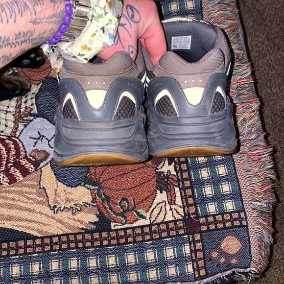 Yeezy Boost 700 V2